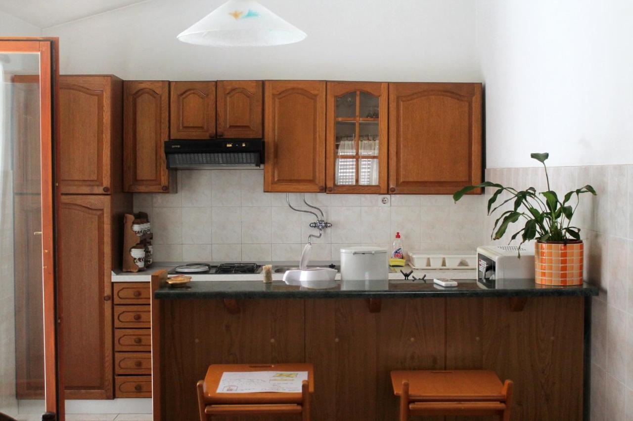 Apartments With A Parking Space Kastel Stafilic, Kastela - 5219 Bagian luar foto