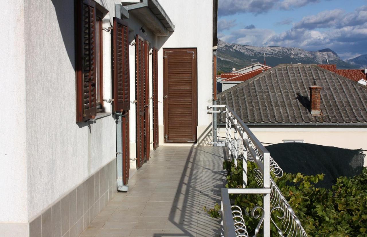 Apartments With A Parking Space Kastel Stafilic, Kastela - 5219 Bagian luar foto