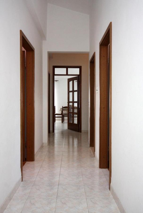 Apartments With A Parking Space Kastel Stafilic, Kastela - 5219 Bagian luar foto