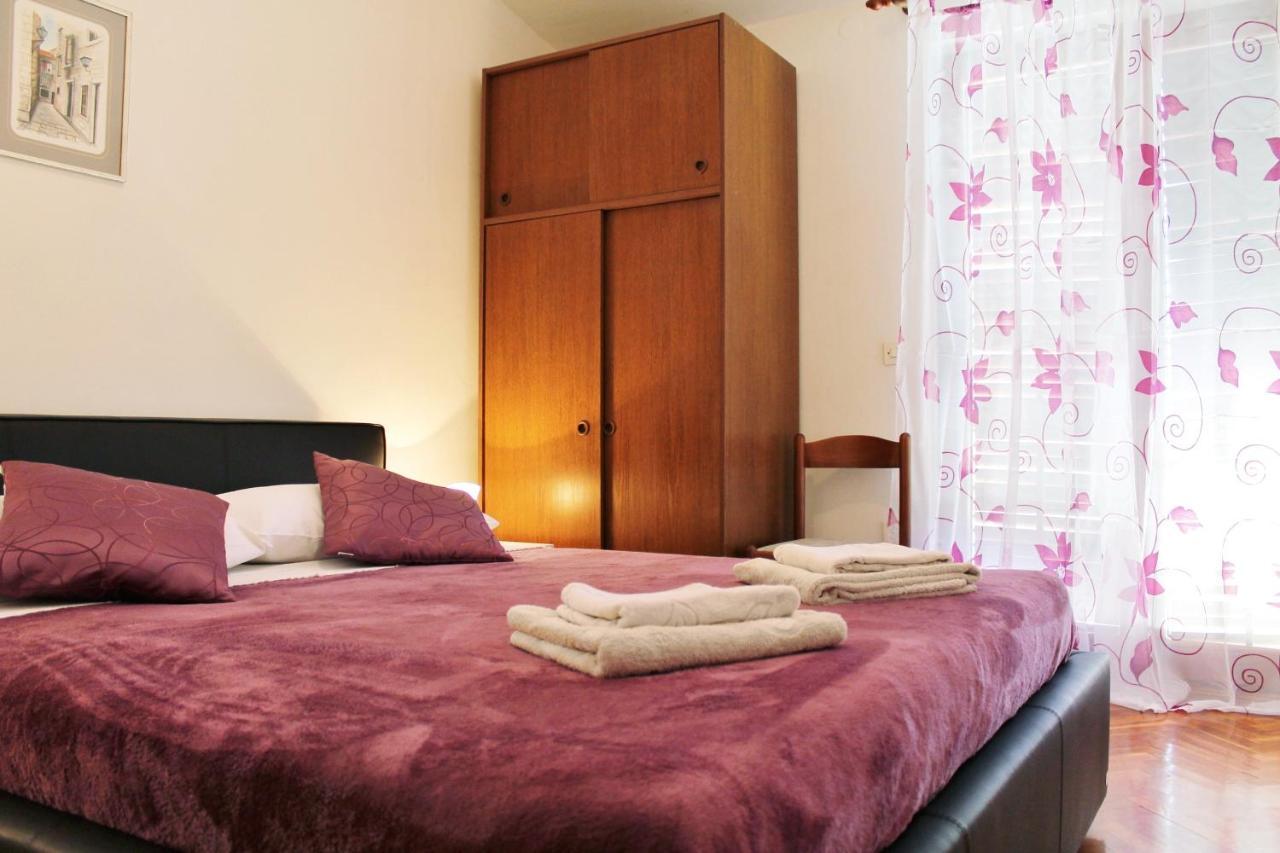 Apartments With A Parking Space Kastel Stafilic, Kastela - 5219 Bagian luar foto