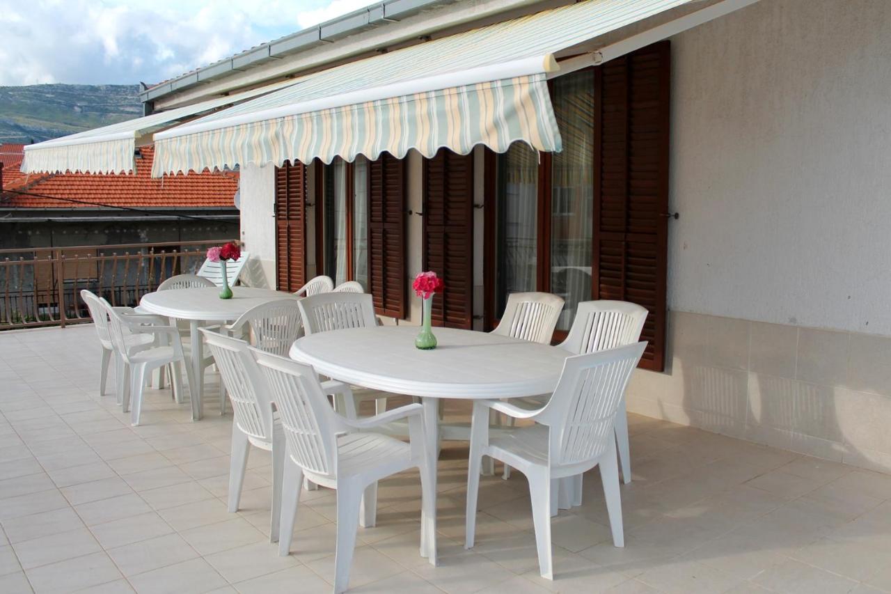 Apartments With A Parking Space Kastel Stafilic, Kastela - 5219 Bagian luar foto