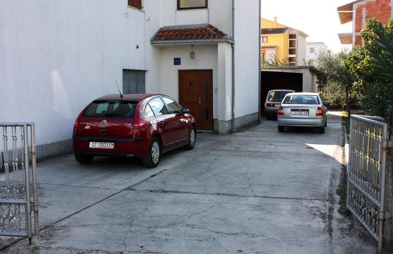 Apartments With A Parking Space Kastel Stafilic, Kastela - 5219 Bagian luar foto
